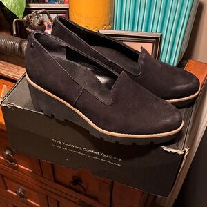 Vionic water resistant Willa wedge Black Suede Women's Loafers Tried on once